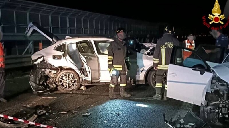 Tragico incidente nella notte sull'autostrada A20: due morti